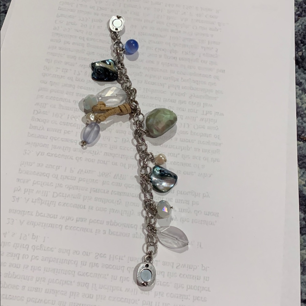 Chicos natural shell, glass and acrylic beaded 7” bracelet w magnetic clasp - Picture 4 of 4
